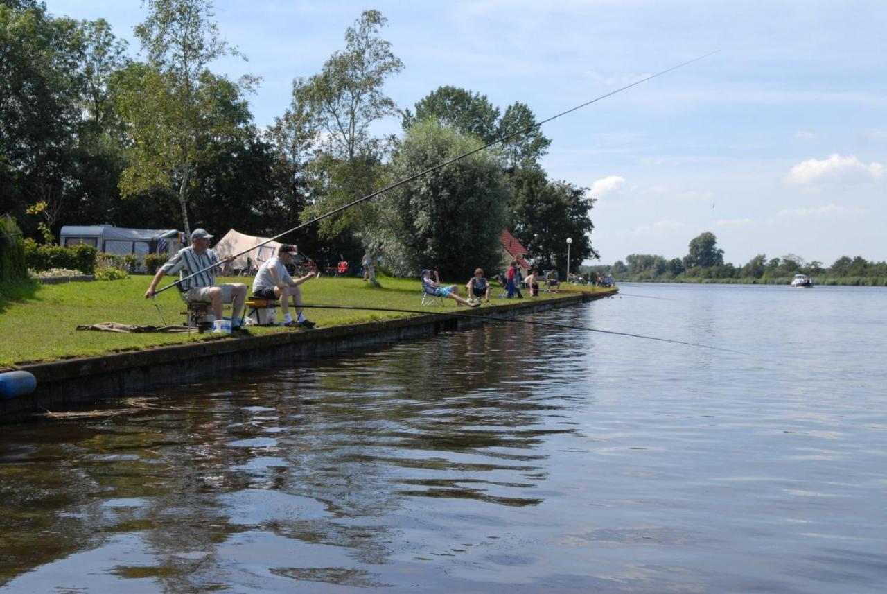 Vakantienoord, Chalet 6P With Veranda, Located In Friesland, 5 Stars Camping On The Lake Suameer Exteriér fotografie